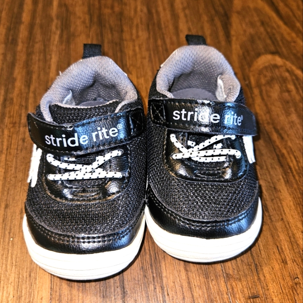 Stride Rite Black and White Kids Sneakers Sz 3M